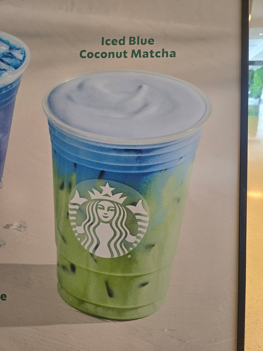 mc4bbs's tweet photo. Starbucks is begging: Stop calling this the reflecting pool coconut matcha, please! https://t.co/3RSyp4iYRN