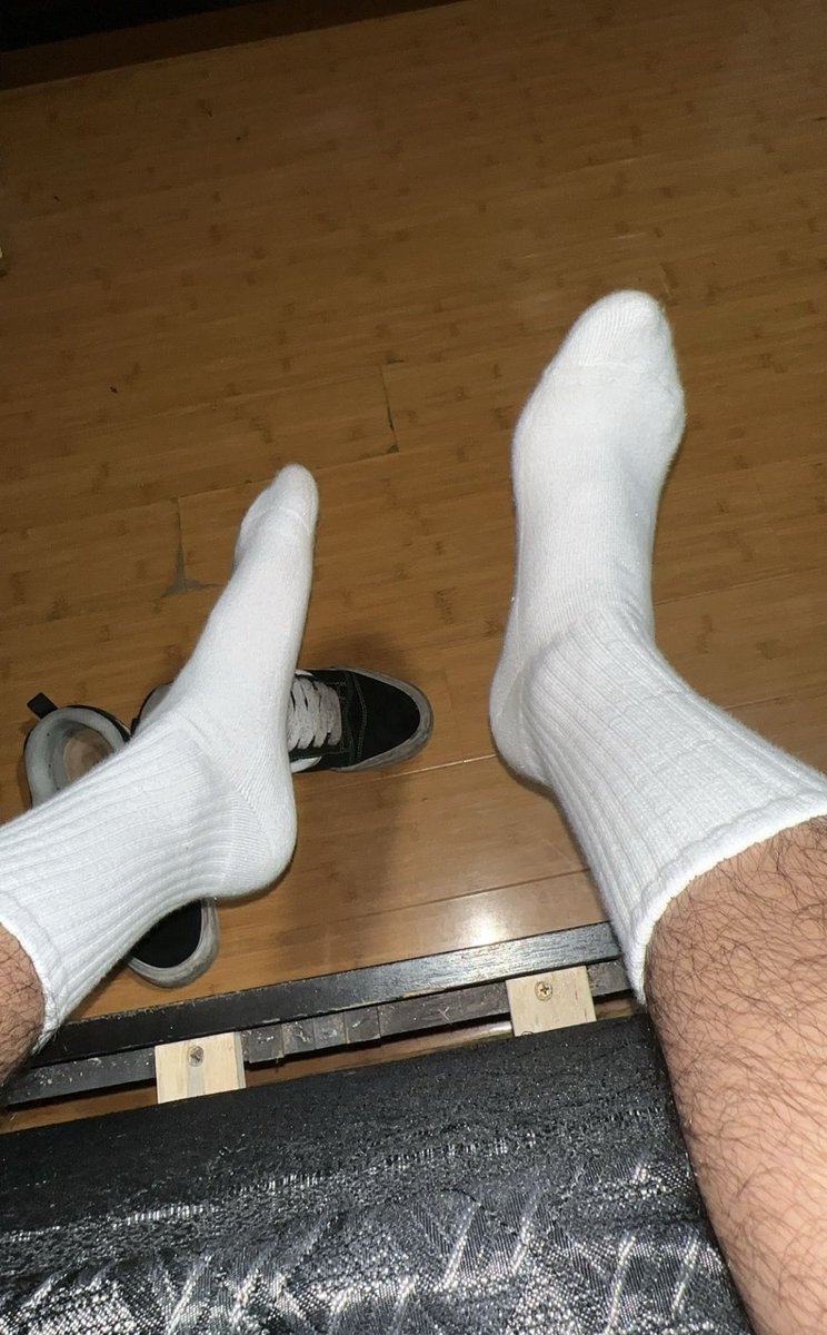 piercing6lood's tweet photo. #feet #socks https://t.co/LsKuNryCXh