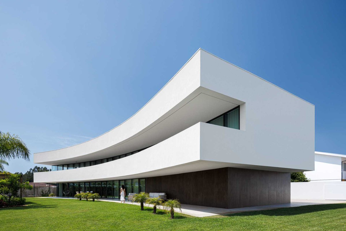 CONTEMPORIST's tweet photo. How One Curved Wall Transformed a Home Beside a Busy Road

Explore the project > https://t.co/vCqyAGbZjW https://t.co/OdgcVPXqt1