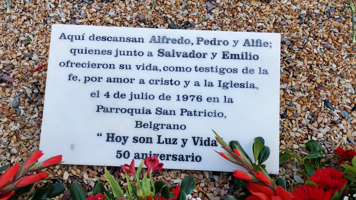 palotinosxmvj's tweet photo. Luego nos dirigimos al Cementerio Municipal, donde nuestro delegado provincial, el Padre Pablo Bocca, ofició el gesto religioso acompañado de la colocación de una ofrenda floral y de una placa recordatoria, frente a la parcela donde descansan los restos de Alfie, Alfredo y Pedro https://t.co/UDVLL3fTOB