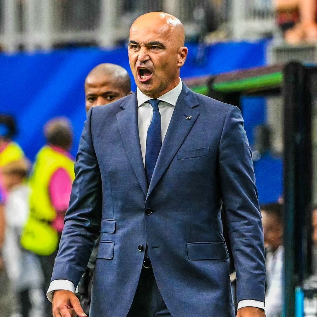 panditfootball's tweet photo. Dikasih generasi emas Belgia, disia-siakan. Dikasih skuad mewah Portugal, malah lanjut part 2.

Roberto Martínez rasanya bakal dikenang sebagai pelatih yang dapet bahan makanan premium tapi hasil masakannya hambar.

Dari Euro sampai Piala Dunia, mainnya gak pernah meyakinkan. Kaya gak tahu cara maksimalin pemain bintang.