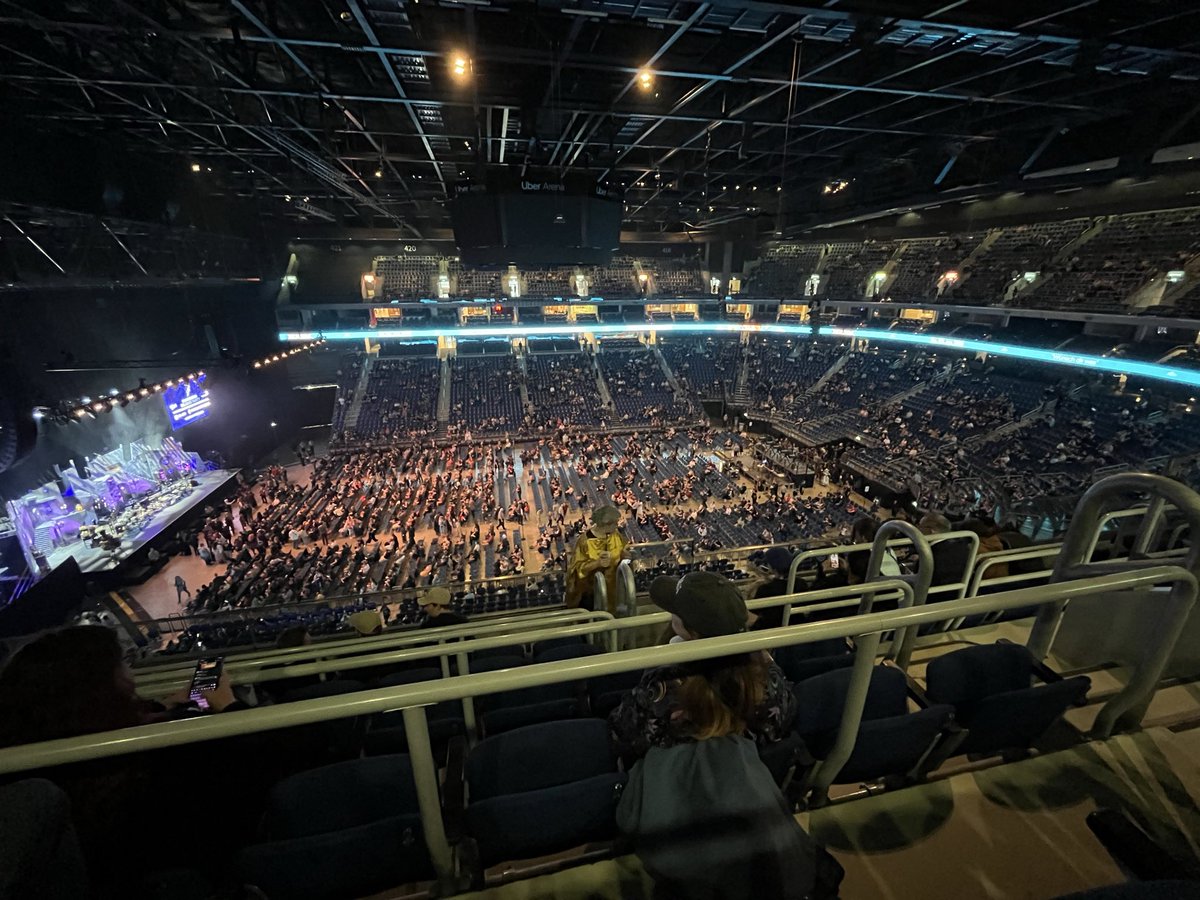 1310Pam's tweet photo. This was the best day of my life ! Amazing show, amazing people. I can’t even find my words.
Thank you Critical Role ! 💜🧡 
See you in London ! 
#criticalrolespoiler https://t.co/kCnKJbTrFc