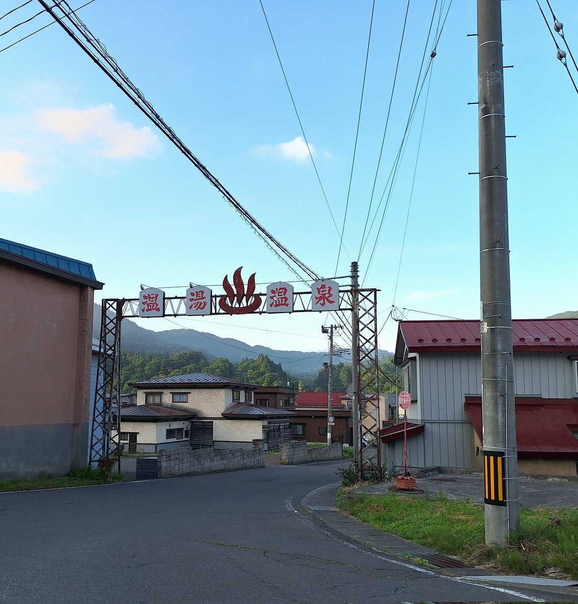 gamojun1's tweet photo. 最近、忙しくて行けてなかった。
青森県人の文化、いつもの早朝温泉に行っていた。湯上がりに夏の風が心地よい。怒濤の一年もあっという間。
もう、丑湯の季節なんだな…😊
#黒石温湯温泉郷 https://t.co/viW3VyOAMP