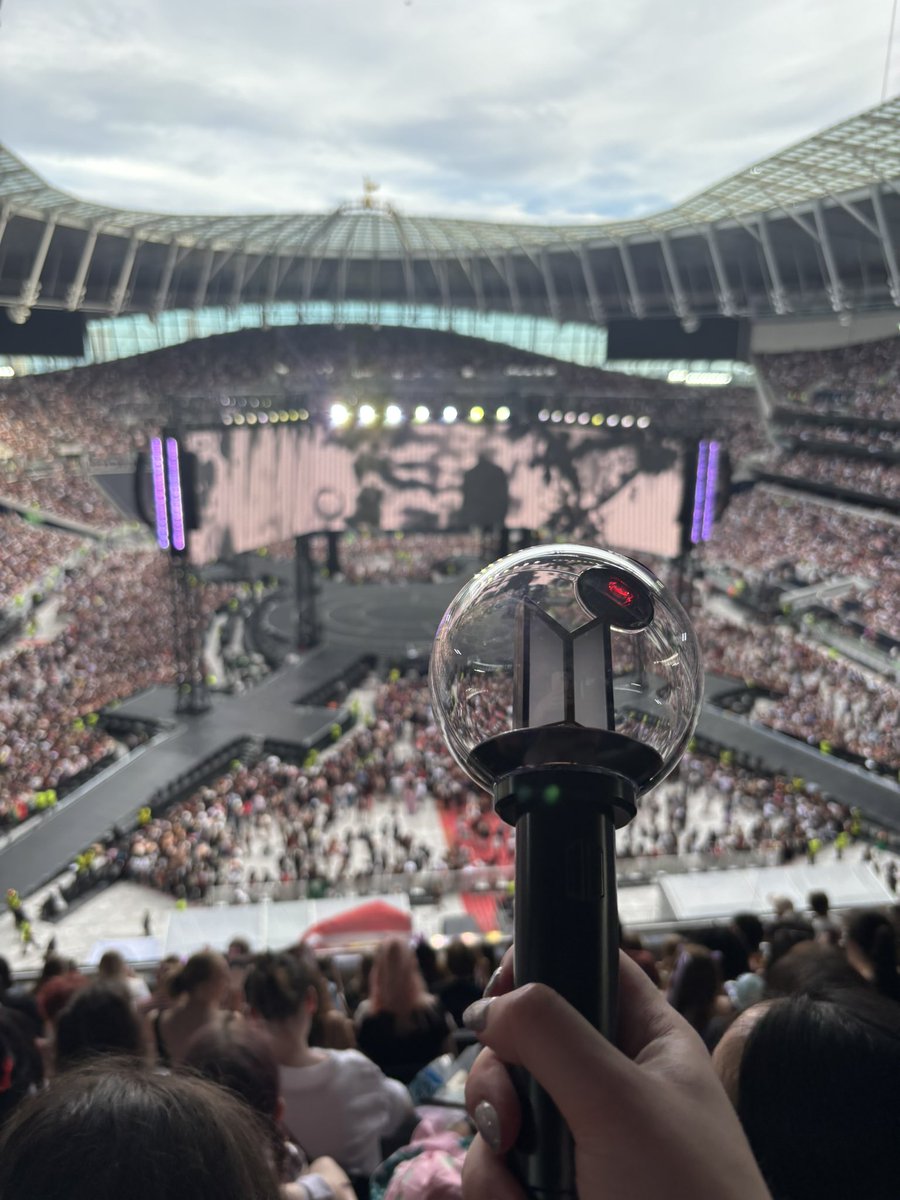 Angel_V_Writes's tweet photo. CANT BELIEVE I MANIFESTED THOSE SURPRISE SONGS IM IN SHOCK I HAD SUCH A GREAT TIME 😭🥹 https://t.co/1dfDLebWaF