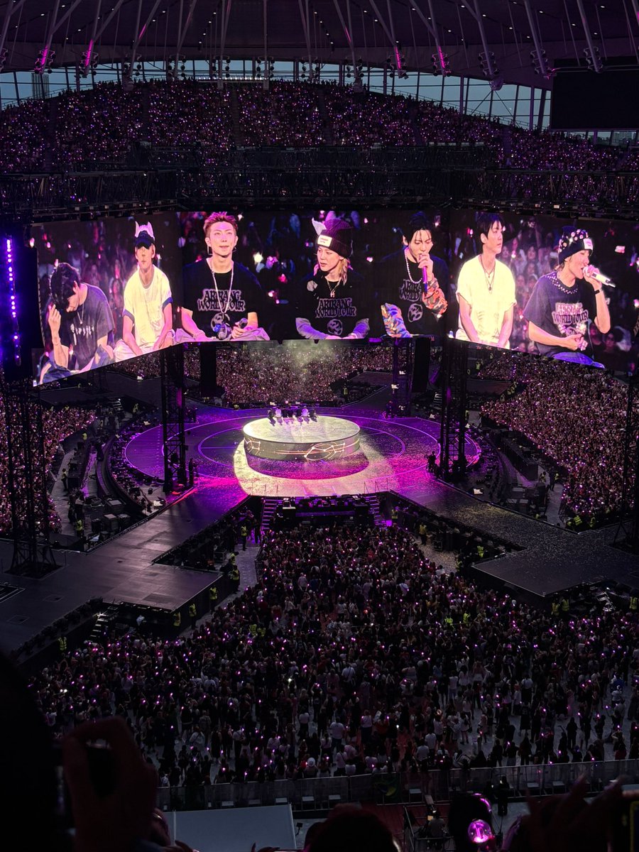 Angel_V_Writes's tweet photo. CANT BELIEVE I MANIFESTED THOSE SURPRISE SONGS IM IN SHOCK I HAD SUCH A GREAT TIME 😭🥹 https://t.co/1dfDLebWaF