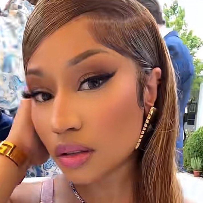theebaddiebey's tweet photo. WE NEED TO BAN FILTERS THIS IS SCARY https://t.co/sr3XbXvHkI