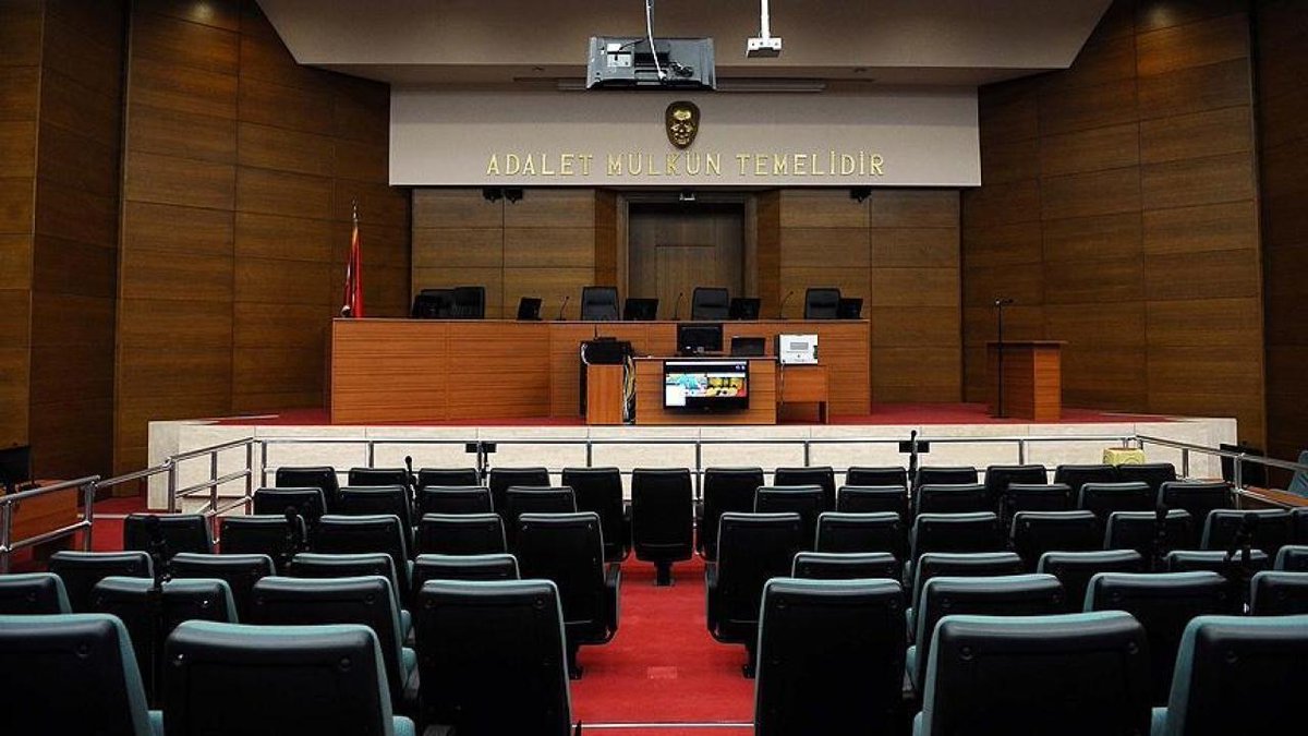 ehaberwebtr's tweet photo. ⚖️ İzmir'de rüşvet davasında karar çıktı.

İcra dosyasını öne alma karşılığında rüşvet aldıkları iddiasıyla yargılanan icra müdür yardımcısı ile icra katibi, 2'şer yıl 6 ay hapis cezasına çarptırıldı.

🔗 https://t.co/fZqBQgUfEP https://t.co/LzBzz95BxF