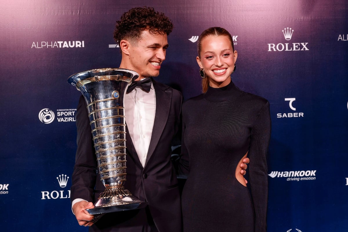 F1_Papi's tweet photo. Viendo el partido de España - Portugal...

Pedro Porro, el de España, es con quien Magui Corceiro engañó a Joao Felix, el de Portugal, antes que lo engañara con Lando Norris, el de McLaren, no? https://t.co/CVZyPro0F0