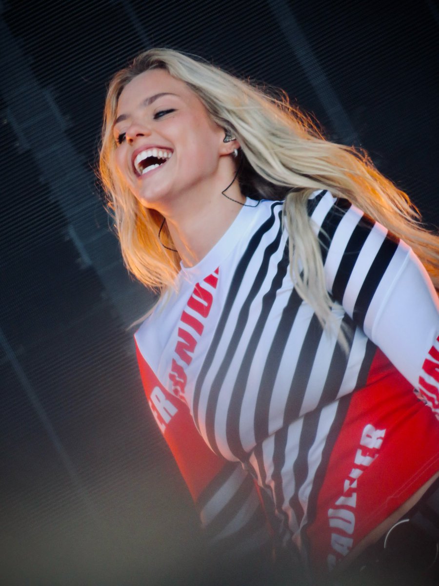 ReneeRappSource's tweet photo. Reneé Rapp performing at @MainSquareFest in Arras, France yesterday 

📸: https://t.co/fTGqMHf4Ym on Instagram https://t.co/gA2Ah1ZJqX