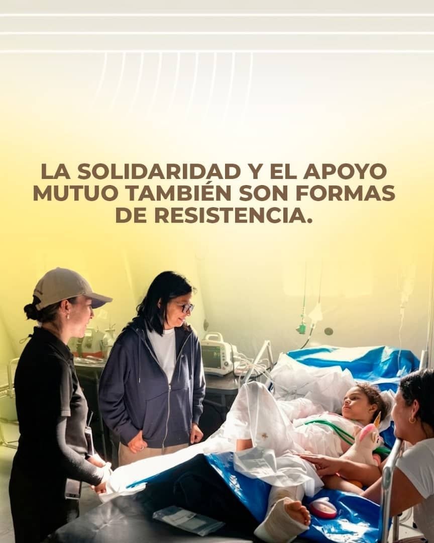MaduroJefe's tweet photo. Cuando vemos las muestras de solidaridad de nuestros servidores públicos y de nuestra Presidenta (E) @delcyrodriguezv vemos el sentido Humanista del Gobierno Bolivariano.

Con Tesón y Desprendimiento!!!.

🇻🇪🇻🇪#ProtegerYSalvarVidas 🇻🇪🇻🇪 https://t.co/H01TeNy2BL