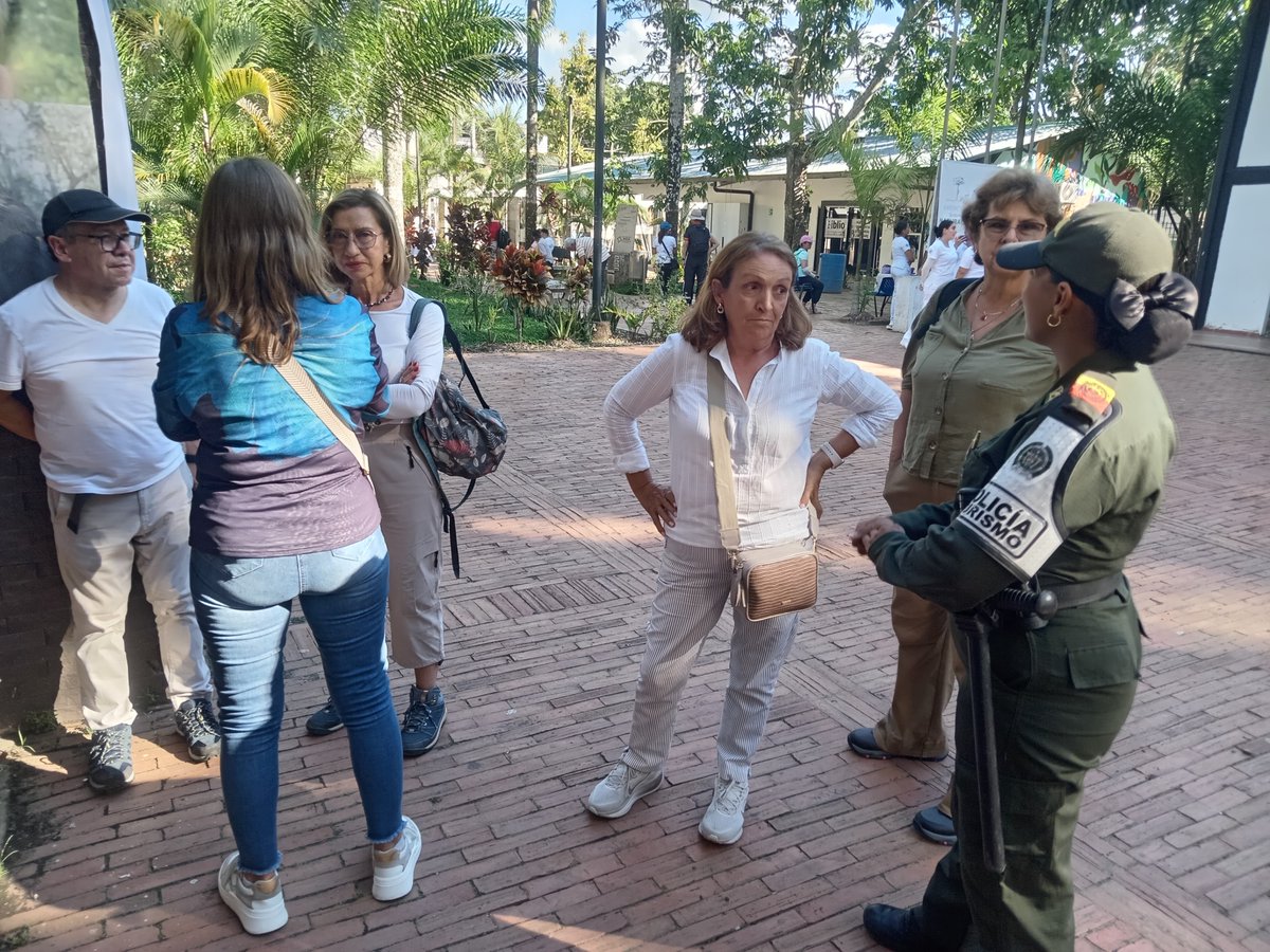 ProteccionPonal's tweet photo. Brindamos acompañamiento a las delegaciones del Encuentro Social Nacional de Caminantes fortaleciendo en San José del #Guaviare la orientación a los participantes y la convivencia durante el desarrollo de las actividades💚🤝. #TurismoSeguro https://t.co/rPpUwrigjZ