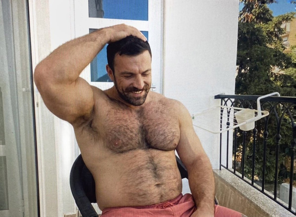 SpacedZaddy's tweet photo. How are my hairy pits making u guys goon? https://t.co/XSlfGDjjKy