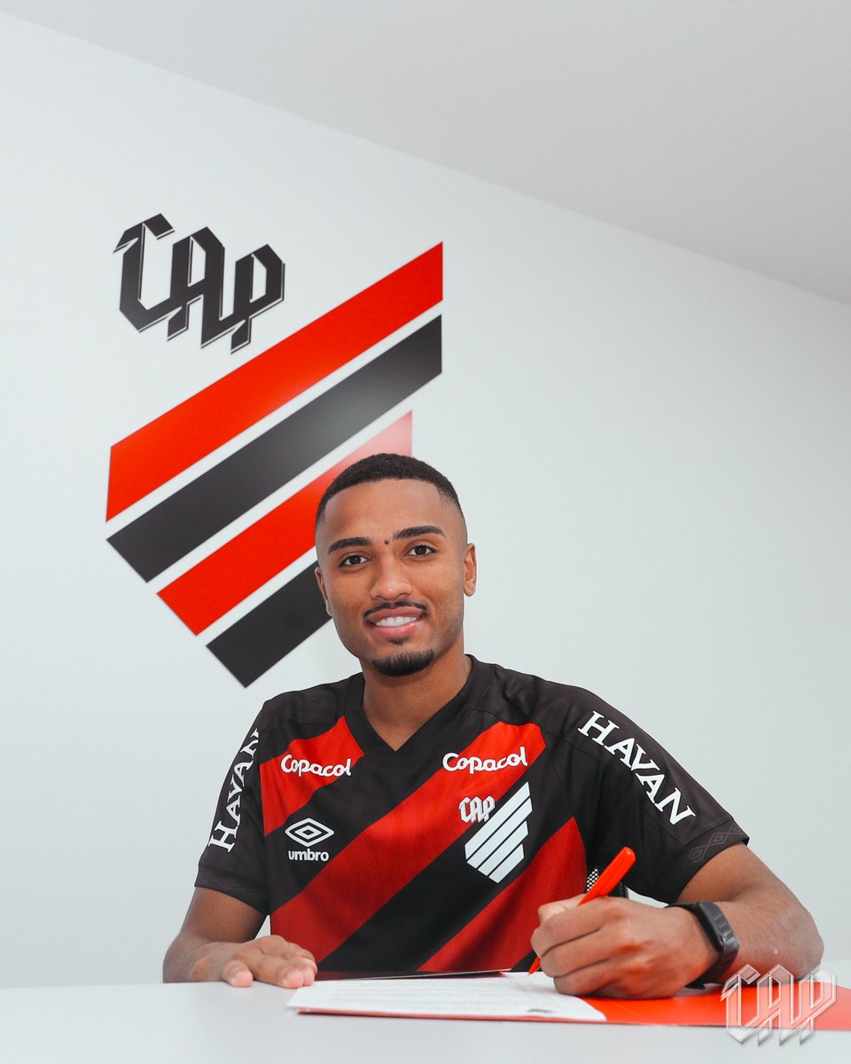 AthleticoPR's tweet photo. 🌪️✍️ CONTRATO RENOVADO!

O atacante Leozinho renovou seu vínculo com o Rubro-Negro até dezembro de 2028. 

Seguimos juntos! 🔴⚫️

➡️ https://t.co/MmZWhuhicy 

📷 Luis Miguel Ferreira/athletico.com.br https://t.co/iFTeHzlWBy