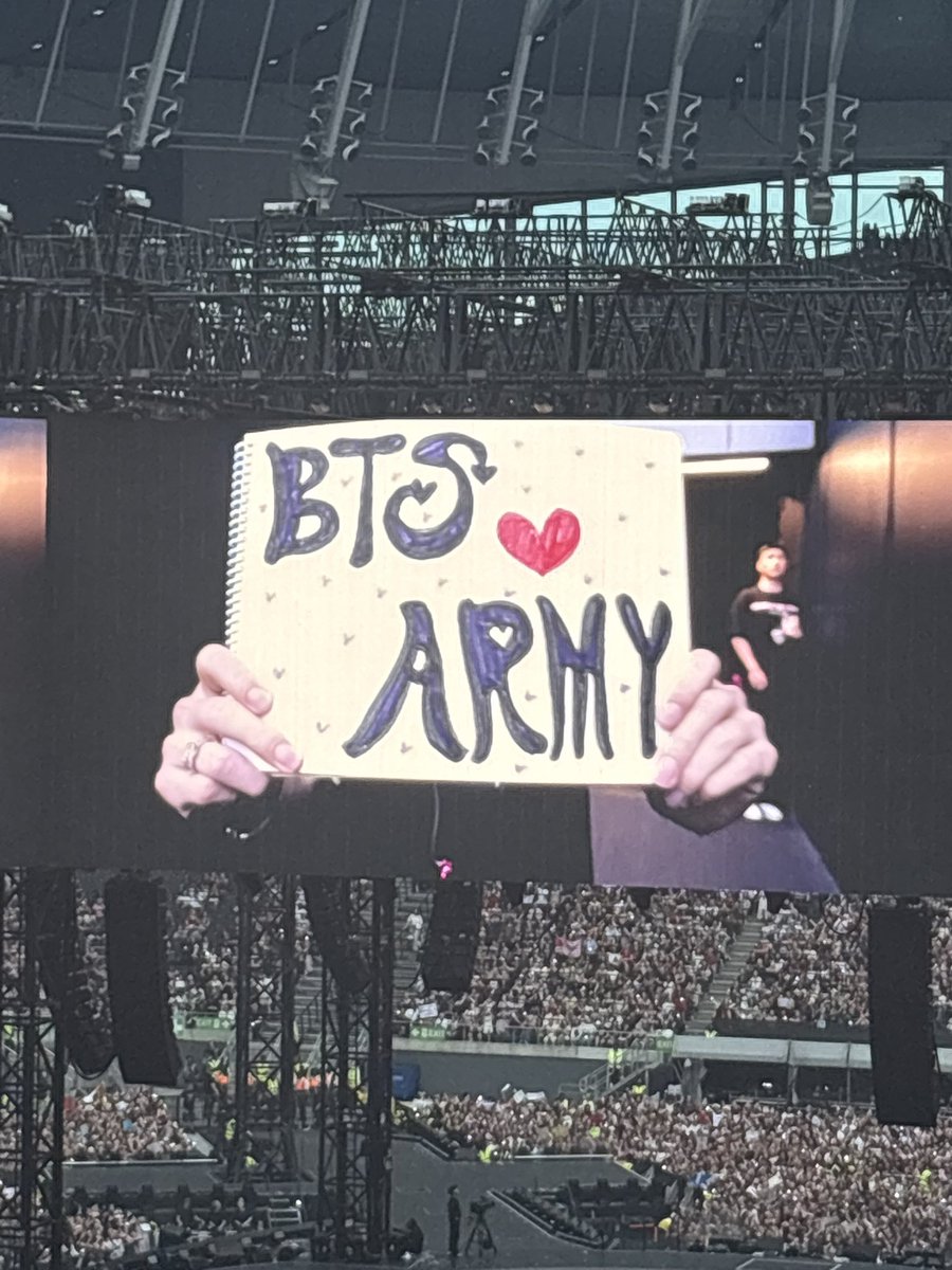 7rirang's tweet photo. JIN JOINED ARMY TIME BTS LOVE US SO MUCH https://t.co/zUEtlLchyt