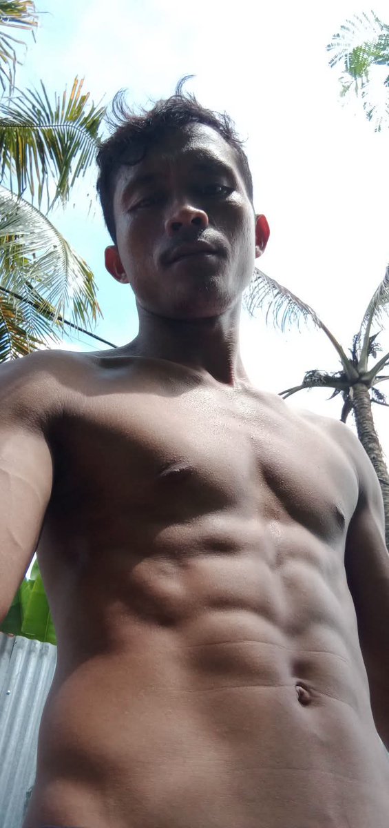 fandy1429's tweet photo. Abang kuli https://t.co/bBfu4ZV7lF