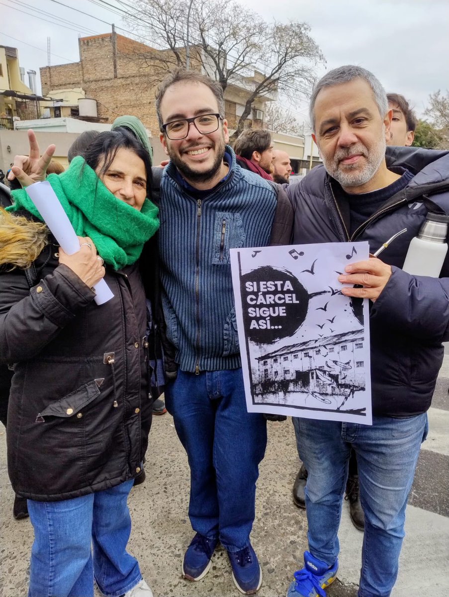 feduba's tweet photo. Si esta cárcel sigue así... No al cierre de la Cárcel de Devoto

El sábado 4 de julio participamos de la jornada contra el cierre de la cárcel de Devoto junto a centros de estudiantes, organizaciones sociales y organismos de DDHH. https://t.co/k7HNtM2b2i