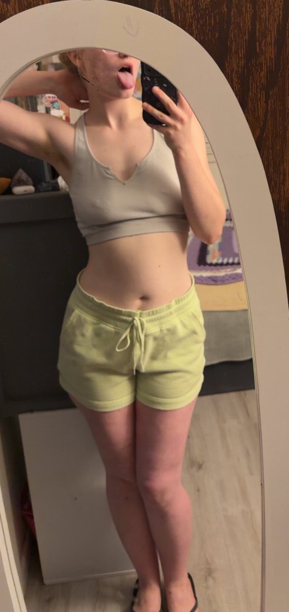 pr3ttynp1nk05's tweet photo. abt to go pick him up from work slutty style 🤍🫧☀️ https://t.co/RW4yQn8NTg