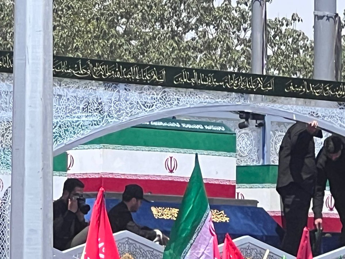 haaniiifaaa's tweet photo. رفتید سوی بزم شهادت به سادگی
خوش باد بر شما سفر خانوادگی....

#ابر_رویداد_معاصر https://t.co/YpU97Ne5cq