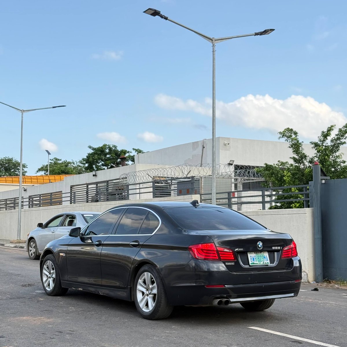 WutaMotorsNG's tweet photo. Nigerian Used BMW 528i🔥🔥
Year: 2013
Custom duty: paid
Price: N8.5M
Location: Abuja
Call/Whatsapp 08056139710 https://t.co/YMv8jrrUt7