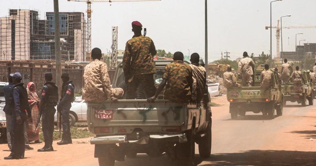 temimessdi's tweet photo. احترام القانون الدولي الإنساني يبدأ بحماية المدنيين وتأمين احتياجاتهم، وليس بمنعهم من مغادرة مناطق الخطر.
#جيش_البرهان_يحاصر_الابيض #افتحوا_ممرات_الابيض https://t.co/3977pKYrhf