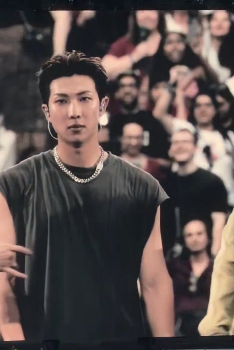 Joons_thighs_'s tweet photo. FVCKING HELL KIM NAMJOON!!! https://t.co/vePp1o107j