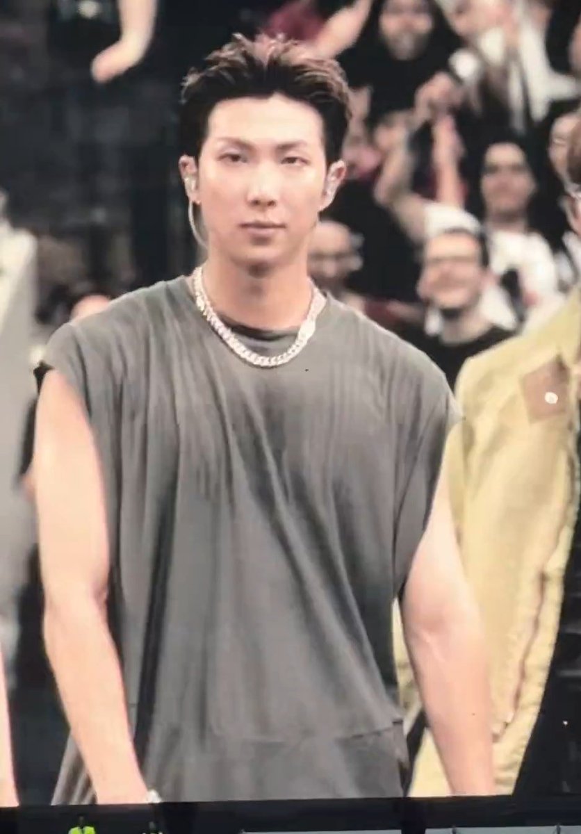 Joons_thighs_'s tweet photo. FVCKING HELL KIM NAMJOON!!! https://t.co/vePp1o107j