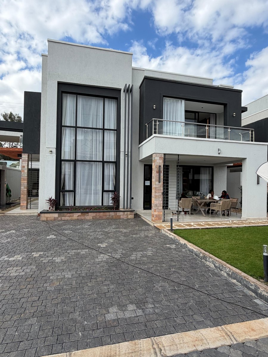 NikasRealty's tweet photo. 4 Bedroom Maisonette for Sale – Off Kamiti Road

Located in a secure gated estate, this home features 4 bedrooms, 2 lounges, and sleek modern finishes.

Price: KSh 28M

Call/Whatsapp: 0759230871 https://t.co/SQlB8Kwieg