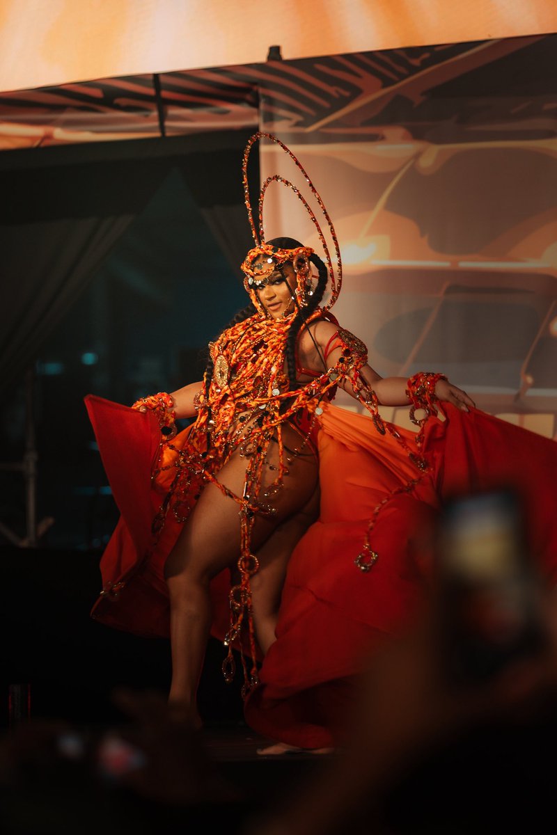 LTCarnival's tweet photo. Al-Ghurūb ✨

Stories of the SAND ⏳

Designed by: Naas Mohammed  
Captured by: @nwalker_34 

Full website and Registration deets coming soon 😁

#StoriesoftheSand #TrinidadCarnival #TrinidadCarnival2027 #TheLostTribeCarnival #ARevolutionofMas https://t.co/8SaZ7TpXx6