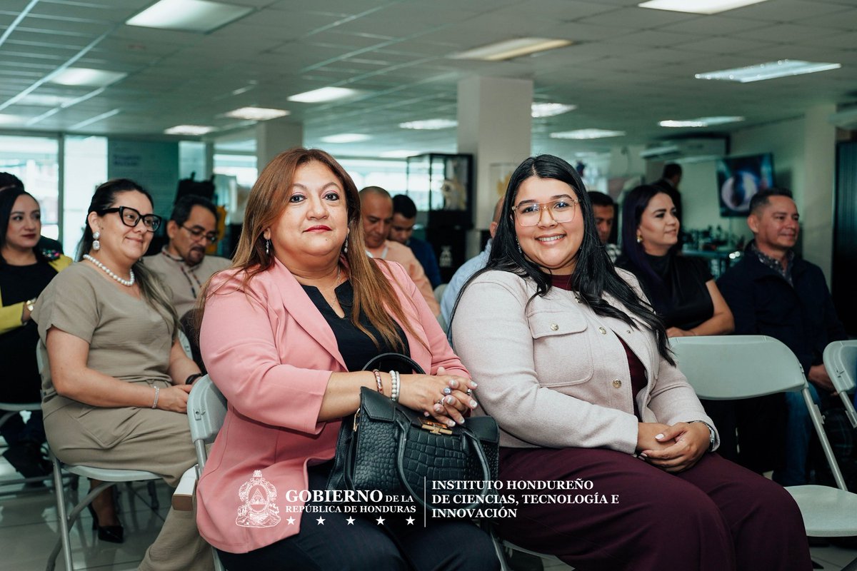 IHCIETI's tweet photo. 🤝📚 La Secretaría de Educación visitó el IHCIETI para conocer las áreas STEAM y los espacios donde se desarrollará el programa de capacitación en impresión 3D.

Esta visita fortalece la colaboración interinstitucional para impulsar la formación docente.🚀🇭🇳 https://t.co/UsmqNFacRx