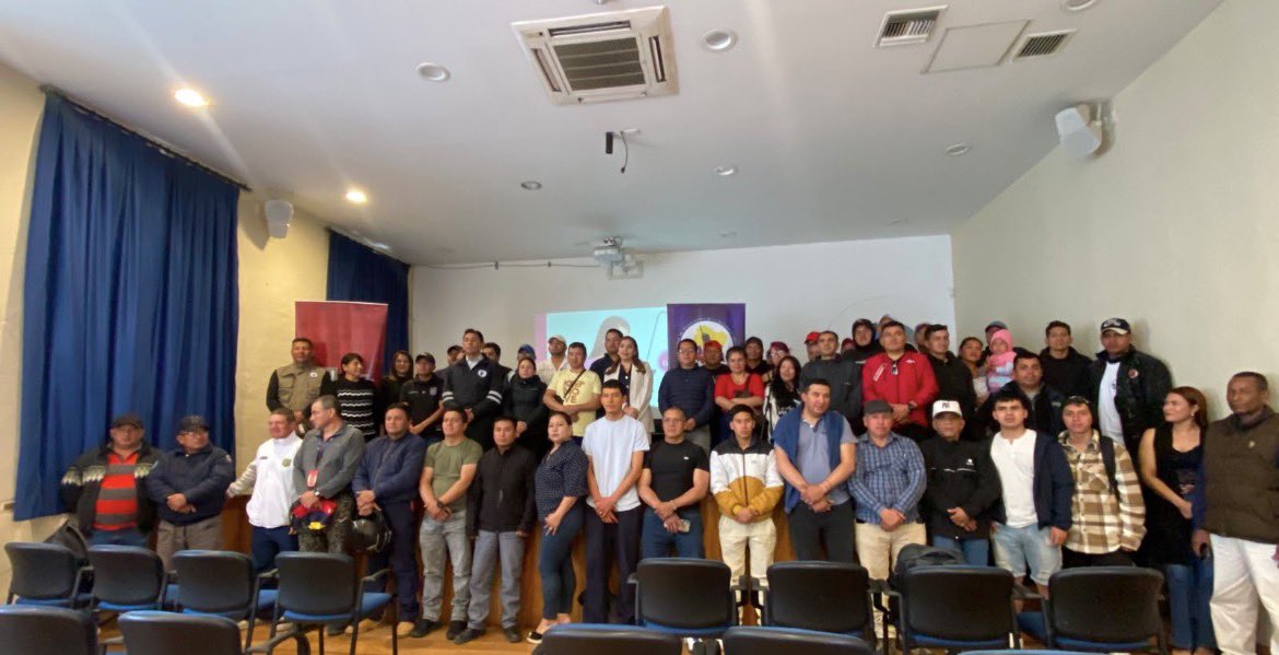 FENASPE1's tweet photo. 🔴🔴🔴
El aporte de las organizaciones sociales y de los gobiernos locales comprometidos @MunicipioCuenca @jennybermeom con la “profesionalizacion” del trabajador de la #seguridad privada, actor vital desde la prevención del delito para la seguridad ciudadana👮‍♂️✔️
@1Fenaspe https://t.co/is2fG2FWyf