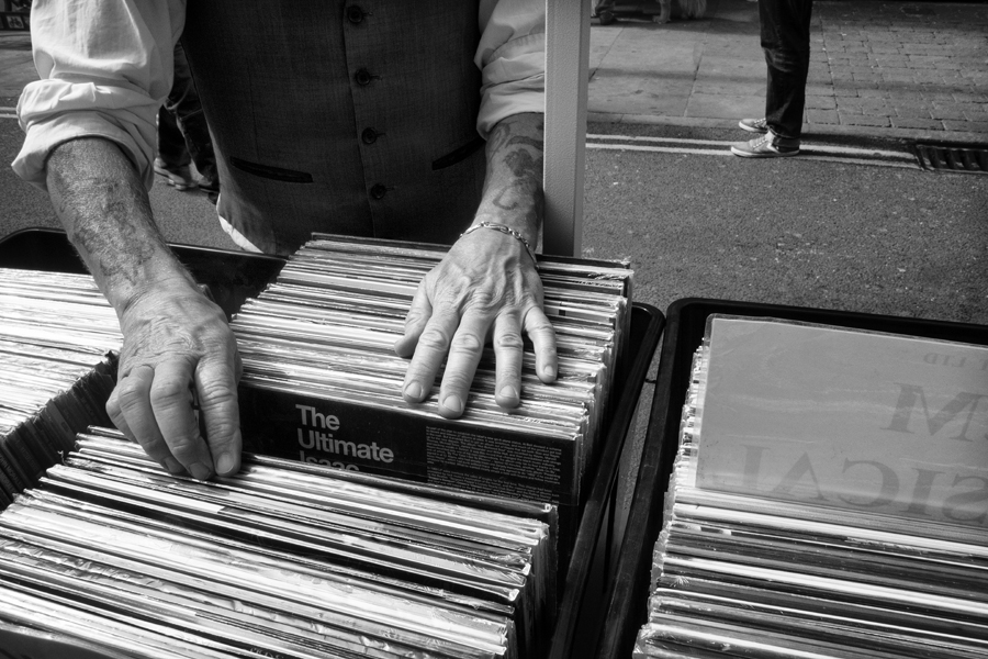CreativeWisdom_'s tweet photo. Brick Lane - Hackney, East London #streetphotography #blackandwhite #photograph #BrickLane #Shoreditch #records #vinyl https://t.co/gSLJPX0n6Q