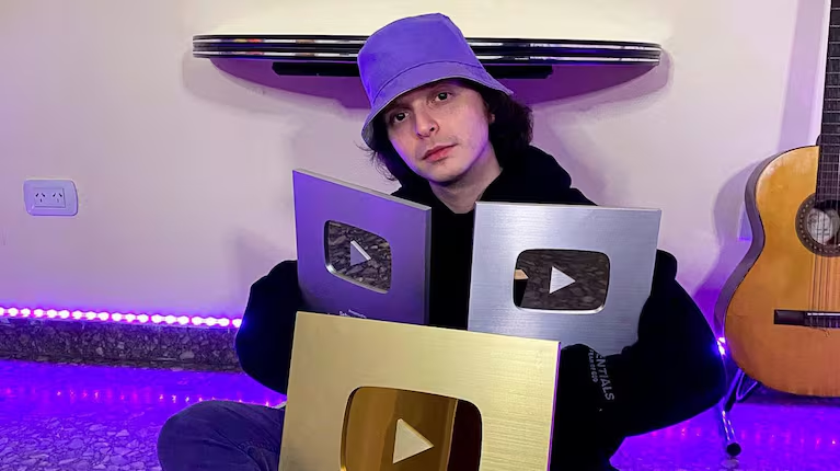 swapysansys's tweet photo. #SKIBIDITOILET
I do not like being the bearer of bad news, but i suppose i should share.

Argentinean Youtuber "Chatterbox" passed today, after a car crash

He uploaded diverse content in his YT Channel, but his lasts videos were about Skibidi Toilet

May he rest in peace. https://t.co/dvZpgiQGtm