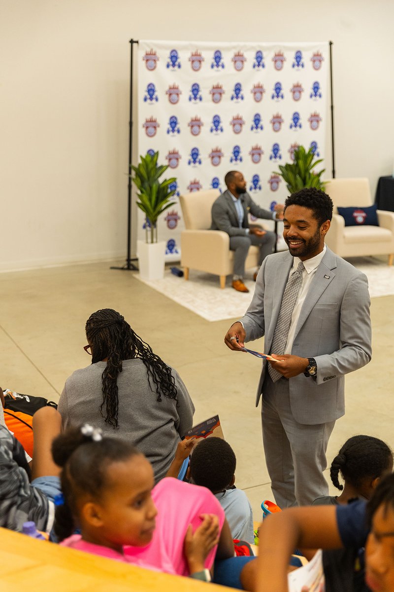 Mid_Penn_Bank's tweet photo. #TeamMPB had a fantastic time visiting the @PhillyYouthBB program for a summer reading session.
Here’s some exciting news: When your child reads 10 books this summer, Mid Penn Bank will add $10 to any new or existing My Savings account.
To download the flyer, please visit: https://t.co/TOKBwI21T5
#CommunityBanking #CommunityStrong #Youth #SummerReading