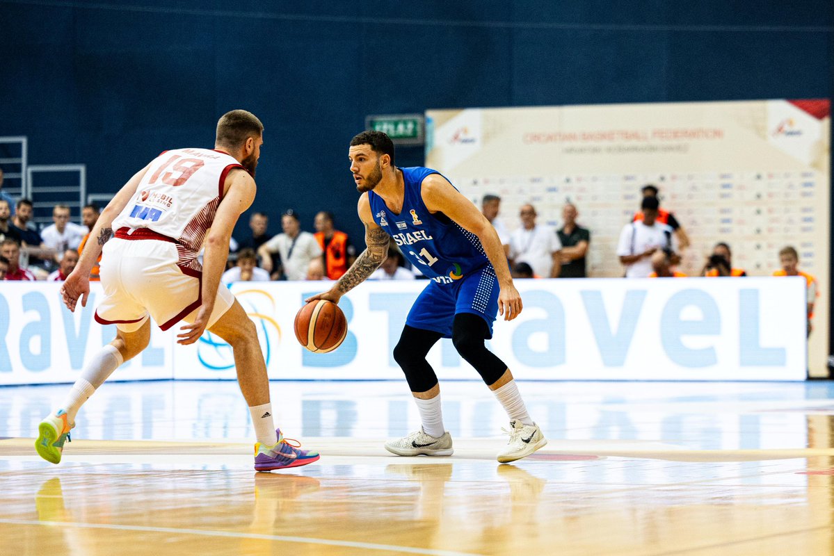 thebasket13's tweet photo. נבחרת ישראל הובסה הערב ב-28 נקודות הפרש ע״י נבחרת קרואטיה הערב בתוצאה 75-103 במשחק שנעל את שלב המוקדמות הראשון למונדובאסקט 2027 🏀
זובאץ (18 נקודות ו-10 ריב׳) וסאריץ׳ (7/11/17) בלטו בקרואטיה 🇭🇷
21 נקודות של מדר ושיא קריירה בנבחרת של אריאל (17) לא הספיקו לנבחרת שלנו שמסיימת את הבית הראשון במאזן 4:2 שלילי 🇮🇱