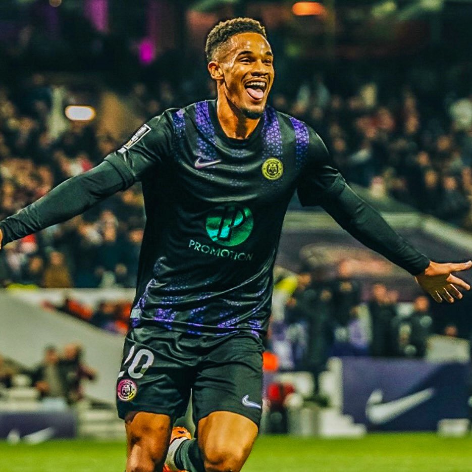 eurofootcom's tweet photo. 🚨🇧🇷 𝐁𝐑𝐄𝐀𝐊𝐈𝐍𝐆 | Ipswich agree deal to sign Emersonn (21) fron Toulouse! £19.7m deal for the striker, reports @SkySportsLyall. 🔵✨ https://t.co/6sHom1ap5B
