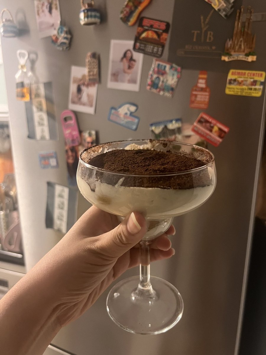 Tugbamidik's tweet photo. Martini beklerken tiramisu çıktı. https://t.co/WWsjwrVmXl