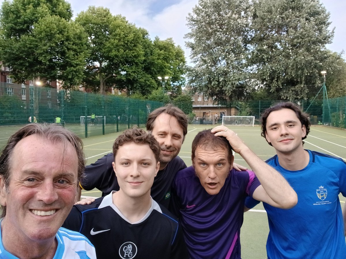 dadshouseuk's tweet photo. Dad's House Monday night football for dad's helping with fitness health and wellbeing on a El Scorcheo pitch in Chelsea. 
#singledads #dads #menshealth #mentalhealth #football #health 
https://t.co/lSAdACGUjV https://t.co/4uGvAijsfk