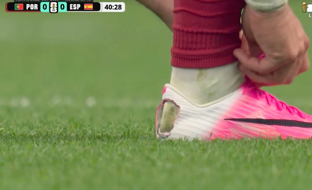 TrollFootball's tweet photo. Nike boots https://t.co/sZZth7AeYT