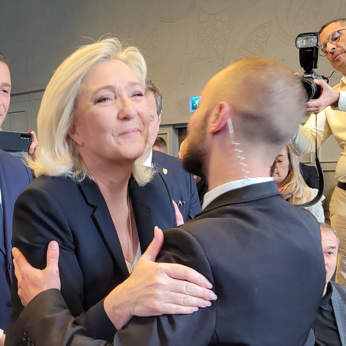 MAX_RN91's tweet photo. Chère @MLP_officiel , à l'aube d'un verdict qui je l'espère ne sera pas politisé et influencé, je te souhaite tout mon soutien et espère continuer l'aventure à tes côtés pour la campagne présidentielle #2027 !
#AvecMLP #RN https://t.co/uifoU7JcQ1