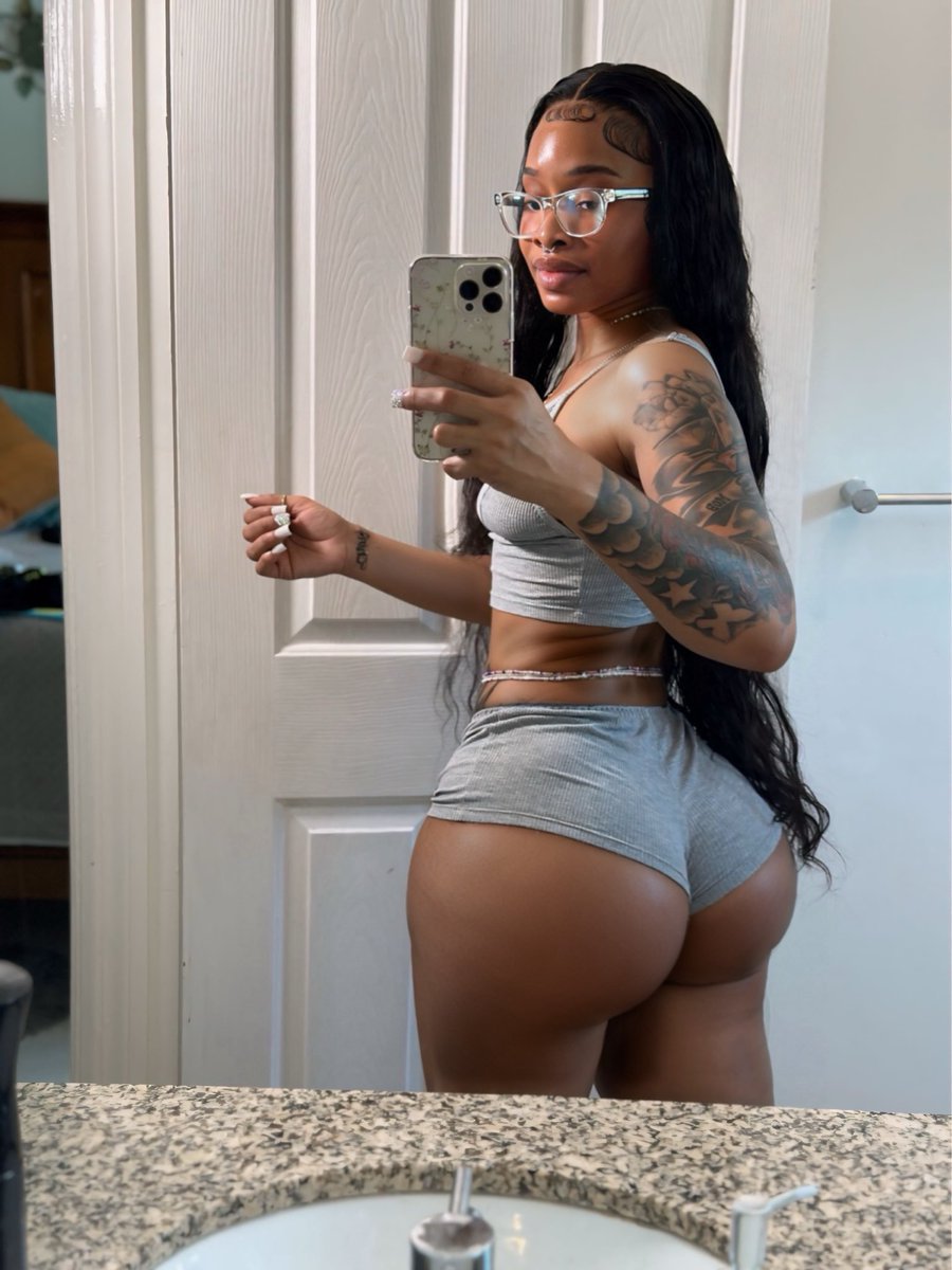 hawwancy0's tweet photo. Black don't crack https://t.co/gG1YvOaCAc