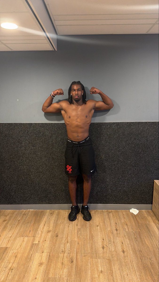 v00rnn's tweet photo. 220lbs 6’3 just working on the body @BCollierPPI https://t.co/ILn5hndgnd