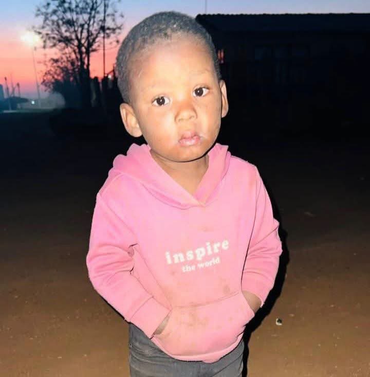 Am_Blujay's tweet photo. A young child has been found alone in Zone 12, Sebokeng.  

If you have any information regarding her family or guardians, please contact: 074 772 4620* https://t.co/tPyaTzIPQ2
