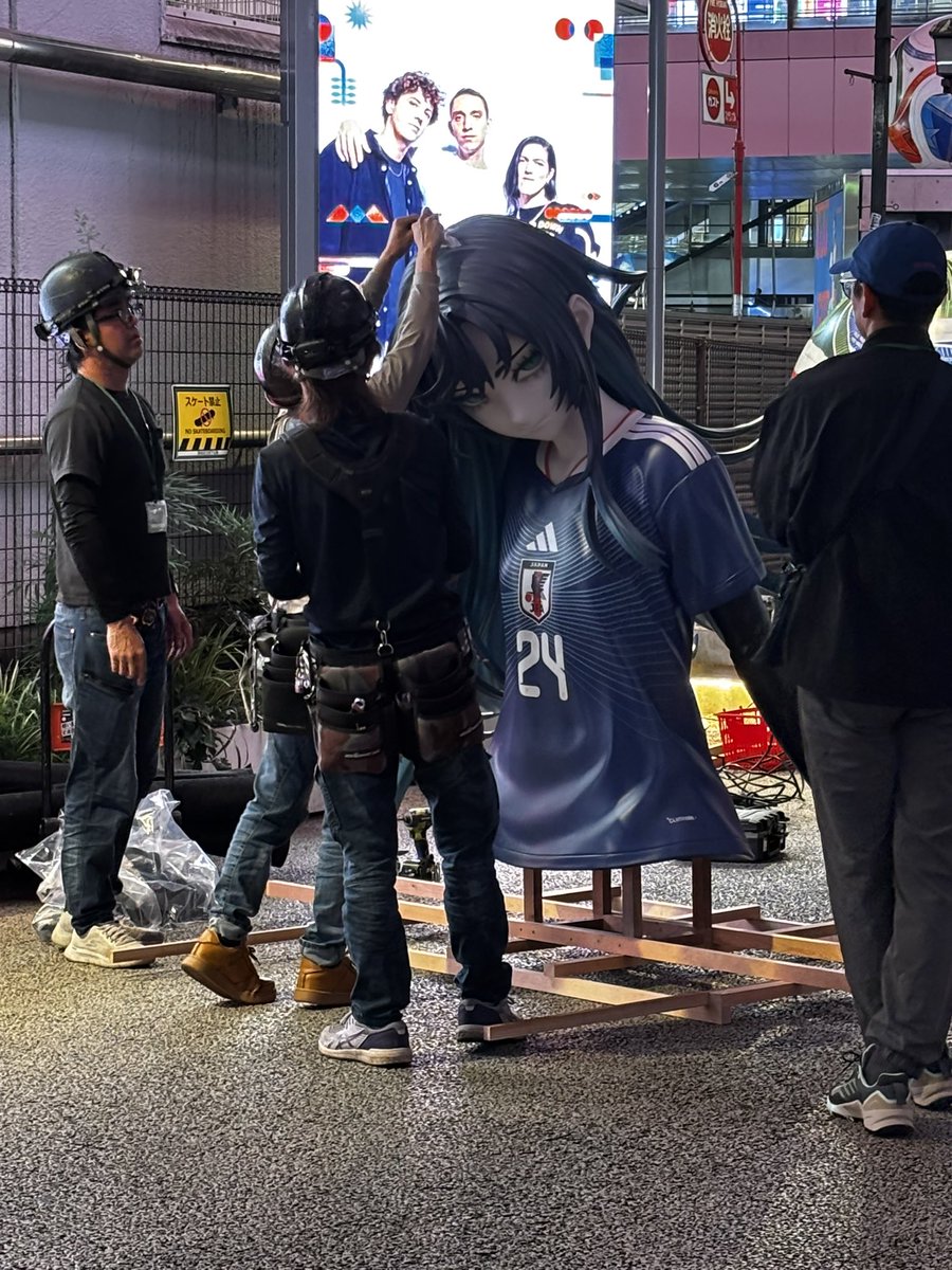 AnimetrendsLA's tweet photo. EN JAPÓN YA ESTÁN RETIRANDO LA ESTATUA DE ADO. 😭

Gracias a @hr_io https://t.co/xzWcn2w4GF
