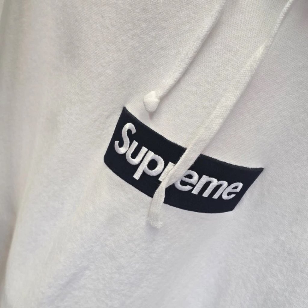 Ovrnundr's tweet photo. The box logo hooded sweatshirt as well as the mask worn by Wu Tang Clan artist Ghostface Killah are reportedly for sale on eBay with an asking price of $20,000 USD 🔪 https://t.co/fjq90ru3Or