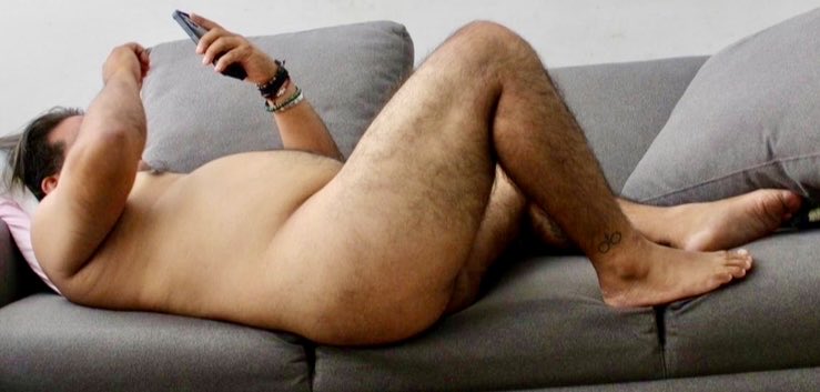 CasadoPasivoMty's tweet photo. 1) Viendo que sale…

2) Pensando en que debe de haber algún MADURO ACTIVO DISPONIBLE…

3) Contestando algunos mensajes…

4) El mejor ángulo, es lo que hay… https://t.co/K4Up396Fxf