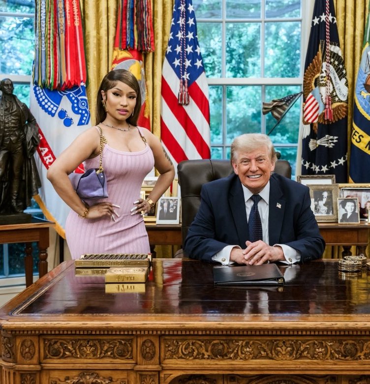 thebarbwriter's tweet photo. Nicki Minaj posing with President Donald Trump in the Oval Office the White House! https://t.co/rpkk9V7IxQ