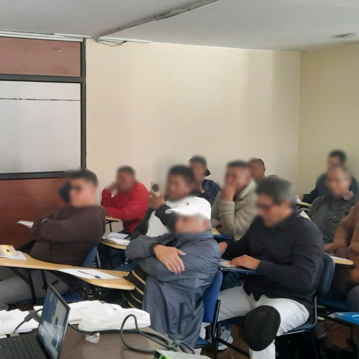 SNAI_Ec's tweet photo. 🤝 En la URS Quito, 35 personas con beneficios penitenciarios (PBPs) iniciaron el Programa Criminon Segunda Oportunidad, coordinado entre el SNAI y Criminon Ecuador para promover valores, convivencia, buen vivir y herramientas para la reinserción social. #SNAI #PBPs #Criminon https://t.co/xZPAqwB4jD