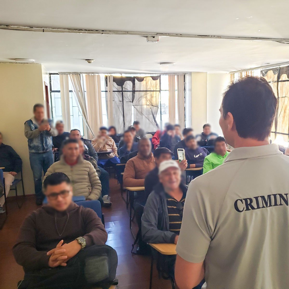 SNAI_Ec's tweet photo. 🤝 En la URS Quito, 35 personas con beneficios penitenciarios (PBPs) iniciaron el Programa Criminon Segunda Oportunidad, coordinado entre el SNAI y Criminon Ecuador para promover valores, convivencia, buen vivir y herramientas para la reinserción social. #SNAI #PBPs #Criminon https://t.co/xZPAqwB4jD