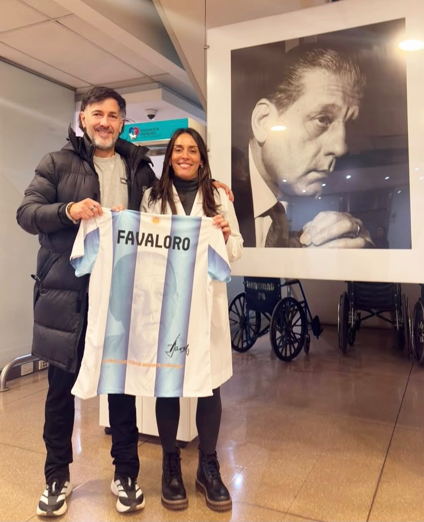 romanluna_ok's tweet photo. 🙋🏻 Mil gracias Laura Favaloro (.@FundFavaloro) es un honor para la Fundación  .@ungrandia_ok llevar la camiseta 🇦🇷 por cada rincón de Argentina y el mundo! ♥️ https://t.co/JbrpgtPkvg