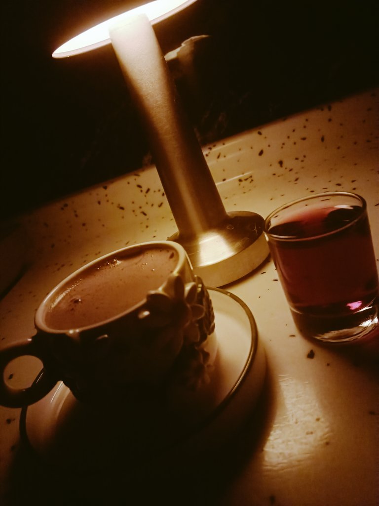 A_Y_L_A2035's tweet photo. Zaman değişir.
Zaman içinde gördüklerinde seni değiştirir.....

#bikahve☕🌼 https://t.co/XgyqG9eFD2